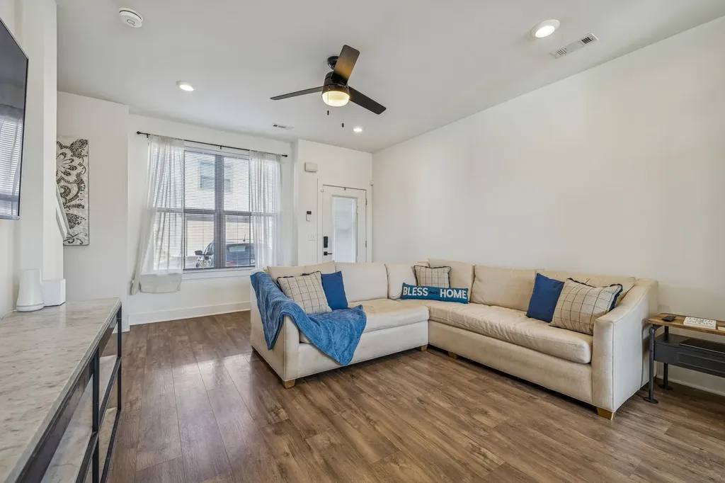 100 Thompson Lane Nashville TN 37211