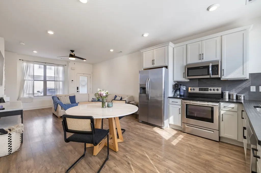 100 Thompson Lane Nashville TN 37211