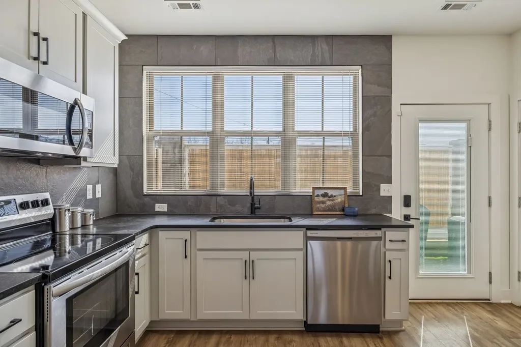 100 Thompson Lane Nashville TN 37211