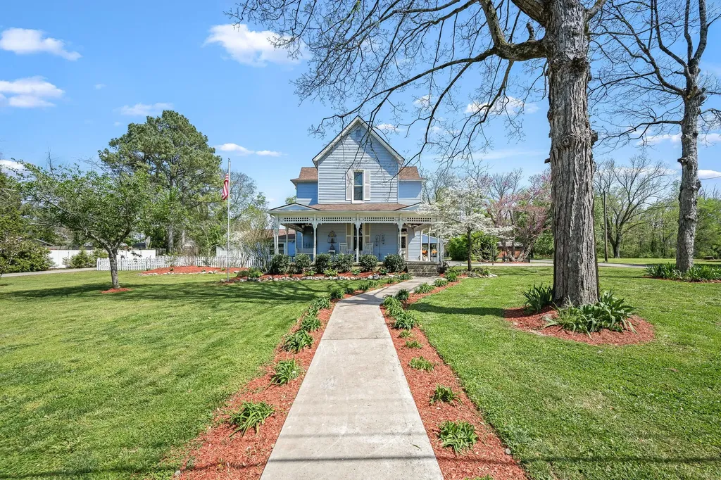 202 High Street Bell Buckle TN 37020