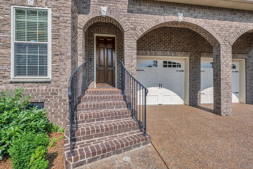 163 Tara Lane Goodlettsville TN 37072