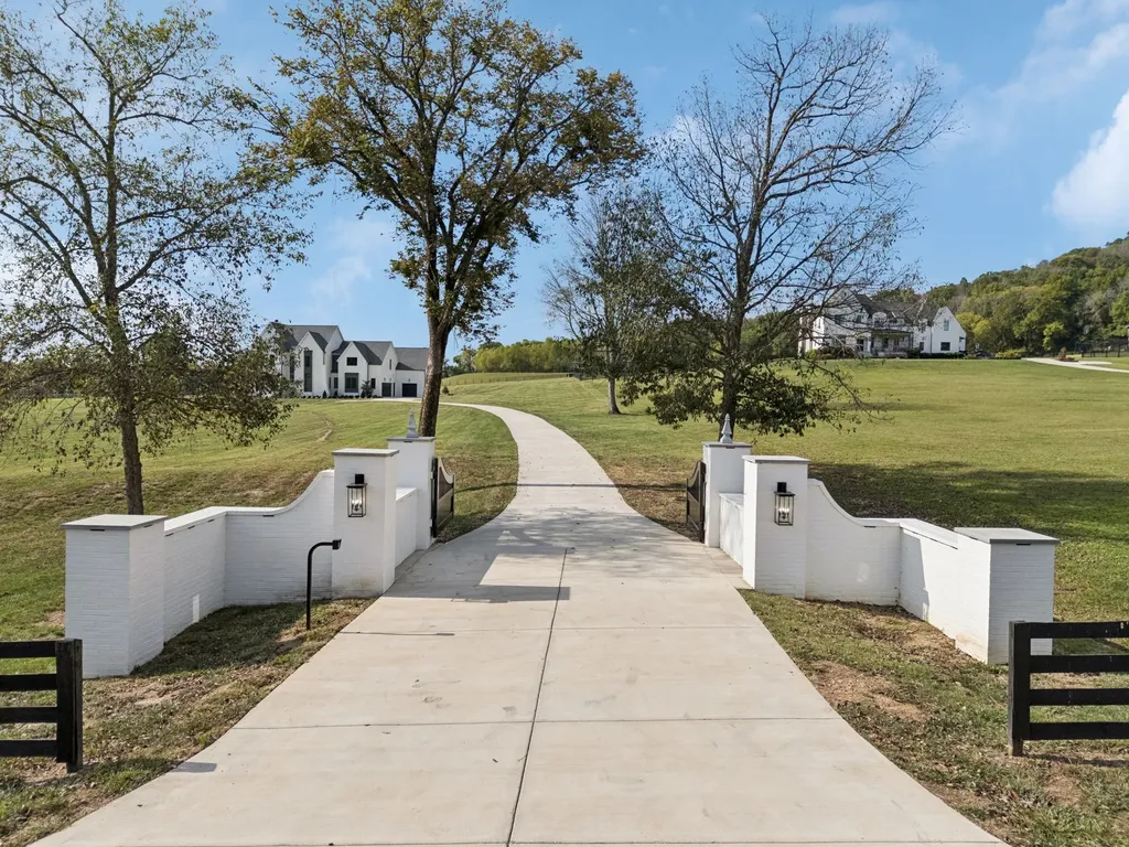 2245 Skinner Road Arrington TN 37014