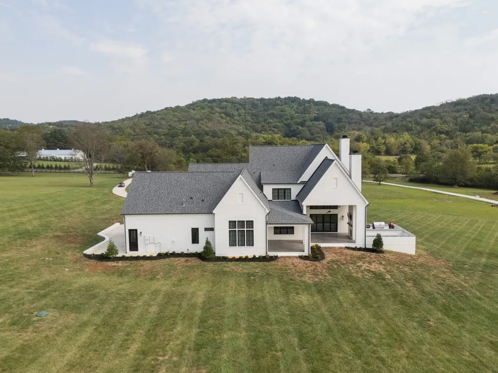 2245 Skinner Road Arrington TN 37014
