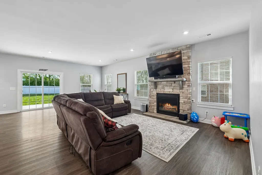 293 Grassy Glen Drive Gallatin TN 37066