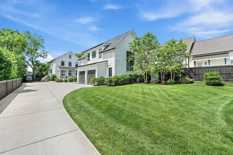 1207 Sweetbriar Avenue Nashville TN 37212