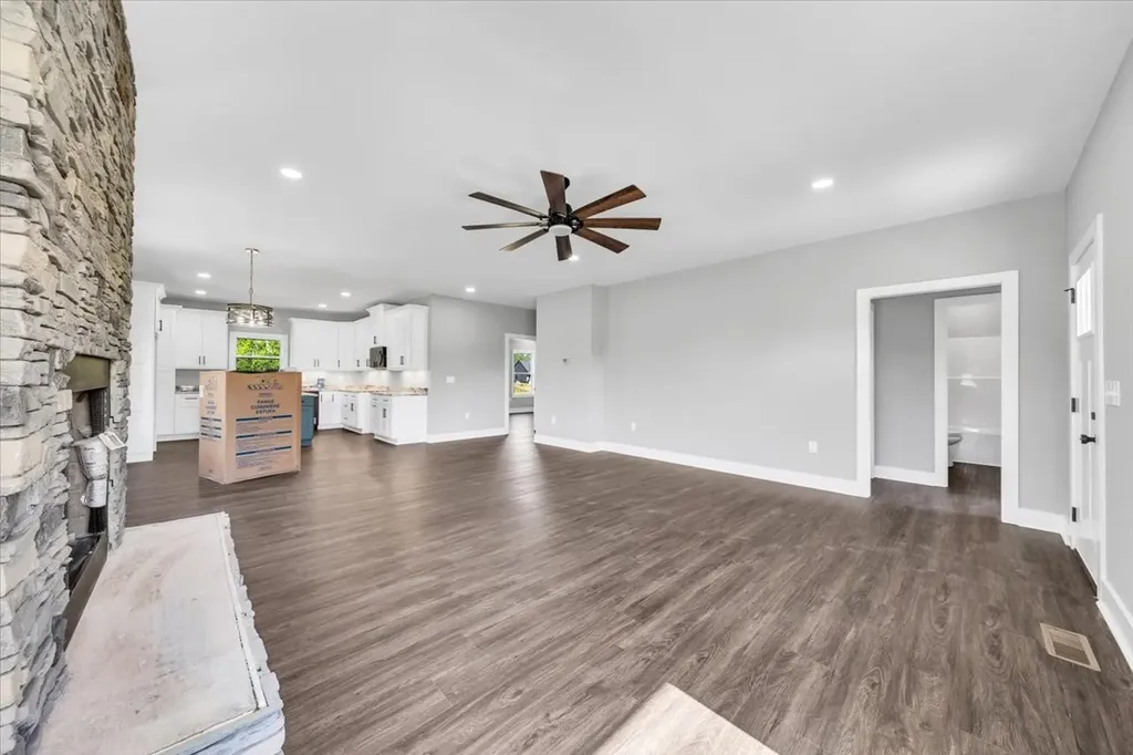101 Brinkley Road Wartrace TN 37183