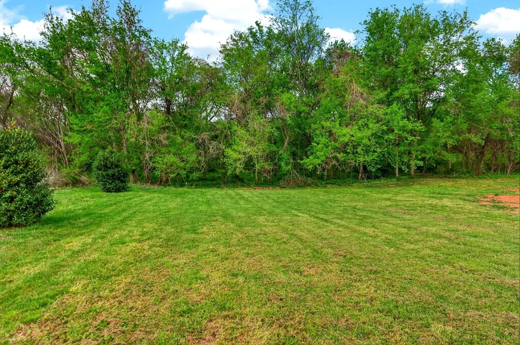 1966 Berkshire Drive Clarksville TN 37042
