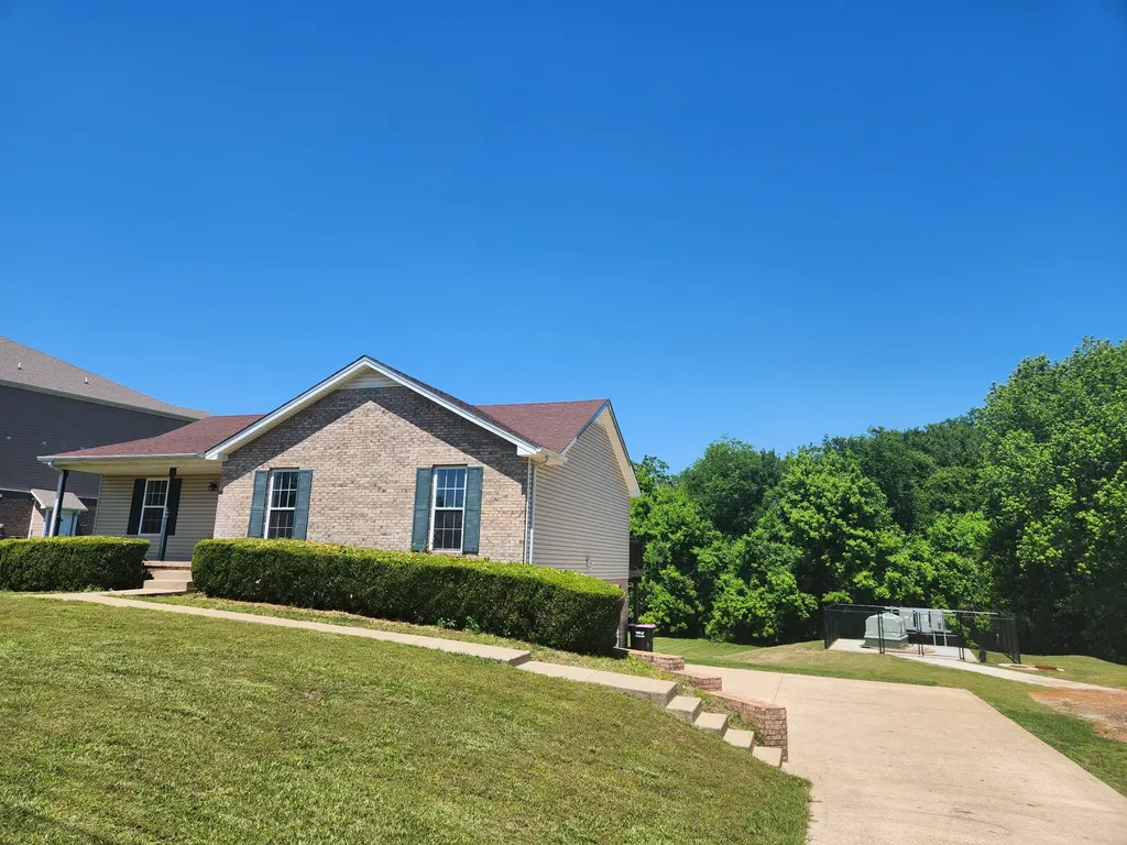 1966 Berkshire Drive Clarksville TN 37042