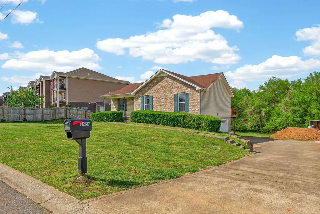 1966 Berkshire Drive Clarksville TN 37042