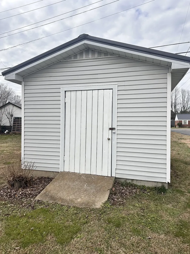 813 N Military Avenue Lawrenceburg TN 38464