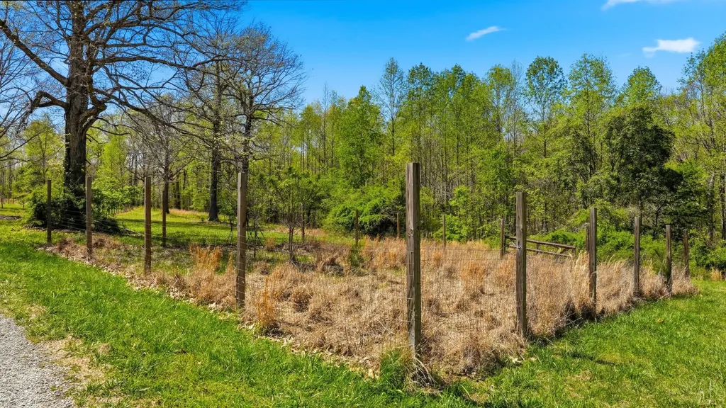 7915 Ridgewood Road Goodlettsville TN 37072