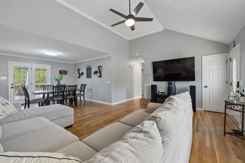 3084 Bowker Road Charlotte TN 37036
