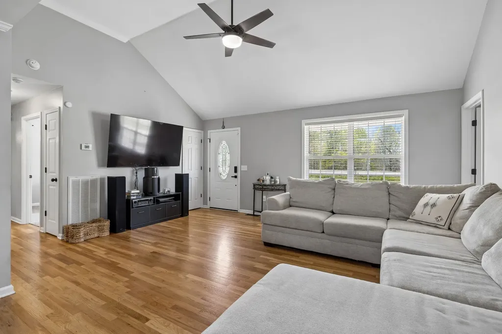 3084 Bowker Road Charlotte TN 37036