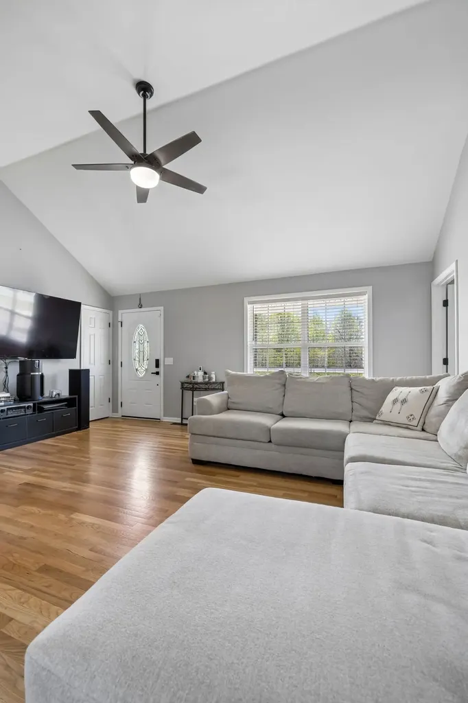 3084 Bowker Road Charlotte TN 37036