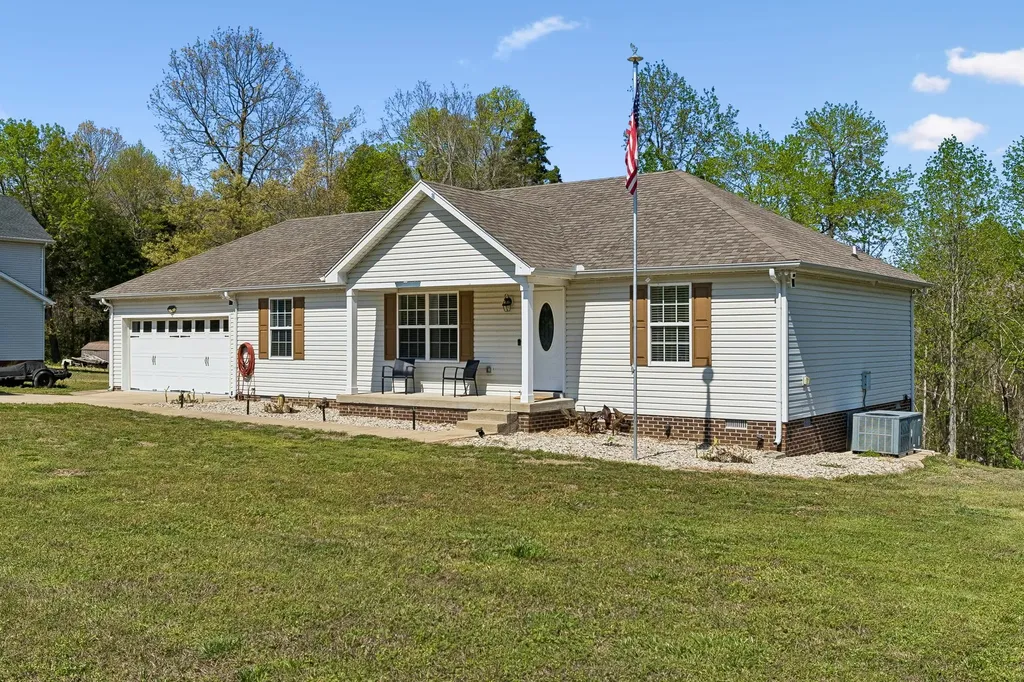 3084 Bowker Road Charlotte TN 37036