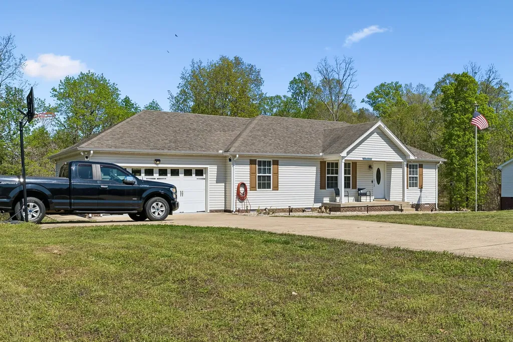 3084 Bowker Road Charlotte TN 37036