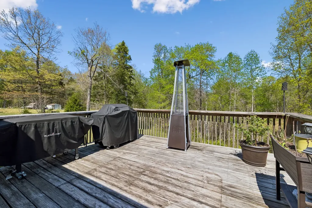 3084 Bowker Road Charlotte TN 37036