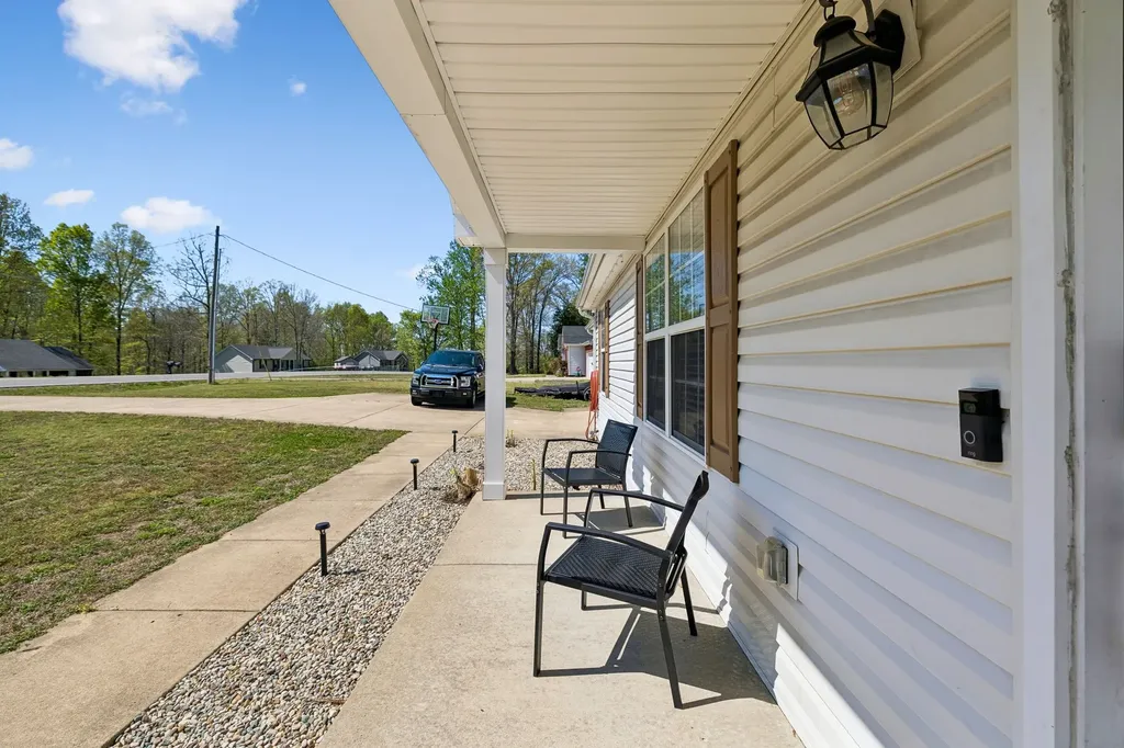 3084 Bowker Road Charlotte TN 37036