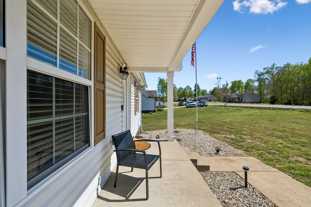 3084 Bowker Road Charlotte TN 37036