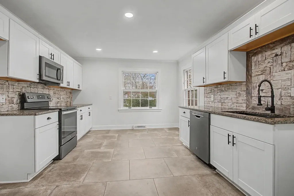 107 Cherry Street Centerville TN 37033
