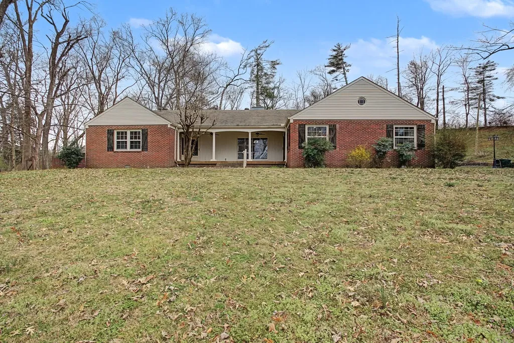 107 Cherry Street Centerville TN 37033
