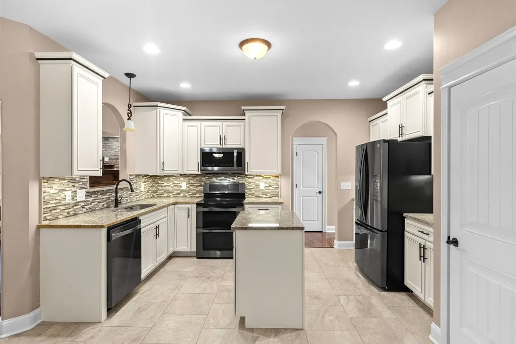 2531 Everwood Court Clarksville TN 37043