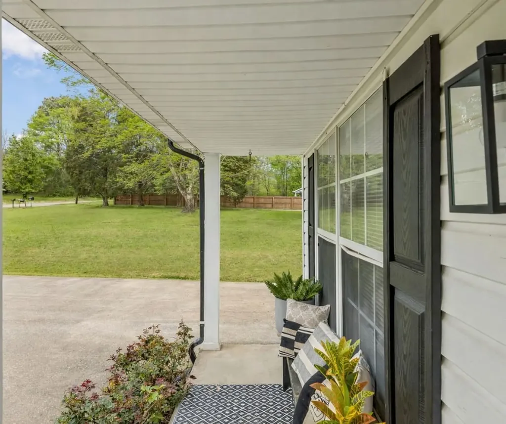 1017 Preston Drive Burns TN 37029