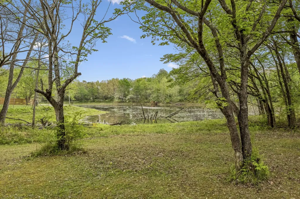 1017 Preston Drive Burns TN 37029