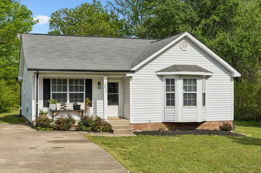 1017 Preston Drive Burns TN 37029