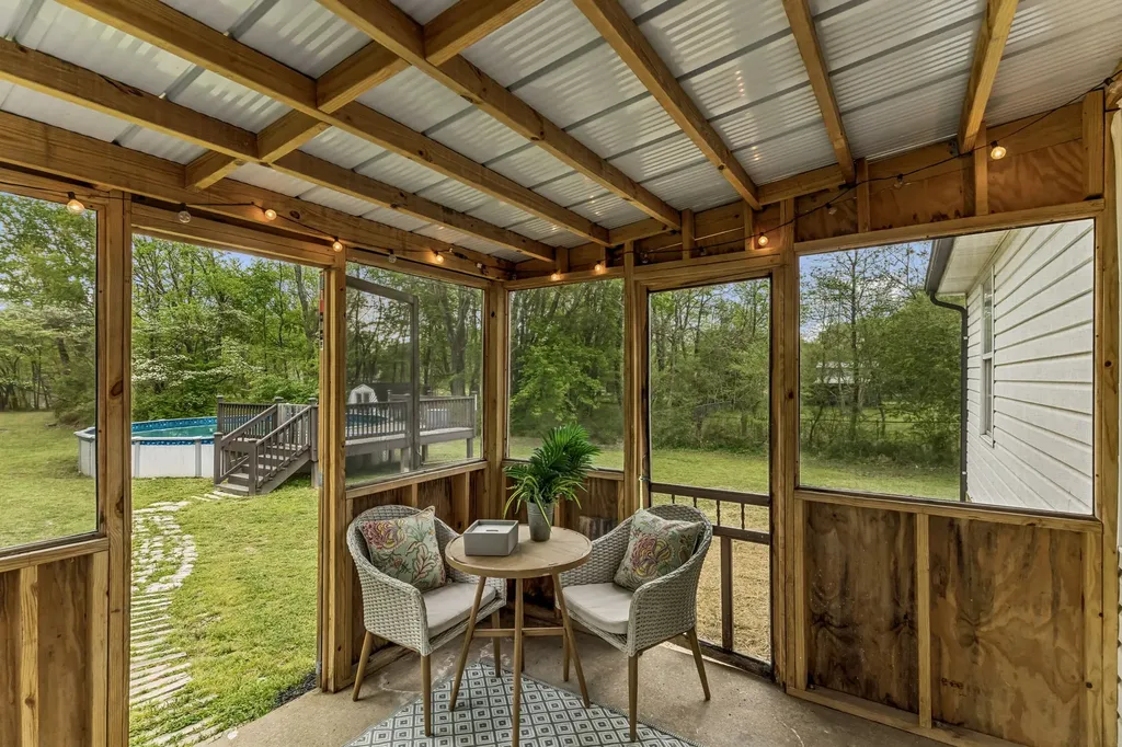 1017 Preston Drive Burns TN 37029