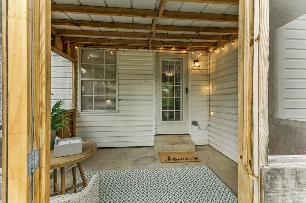 1017 Preston Drive Burns TN 37029
