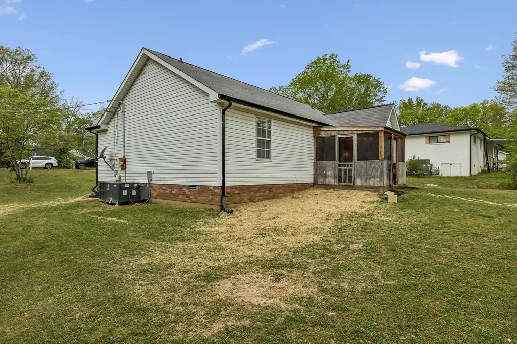 1017 Preston Drive Burns TN 37029