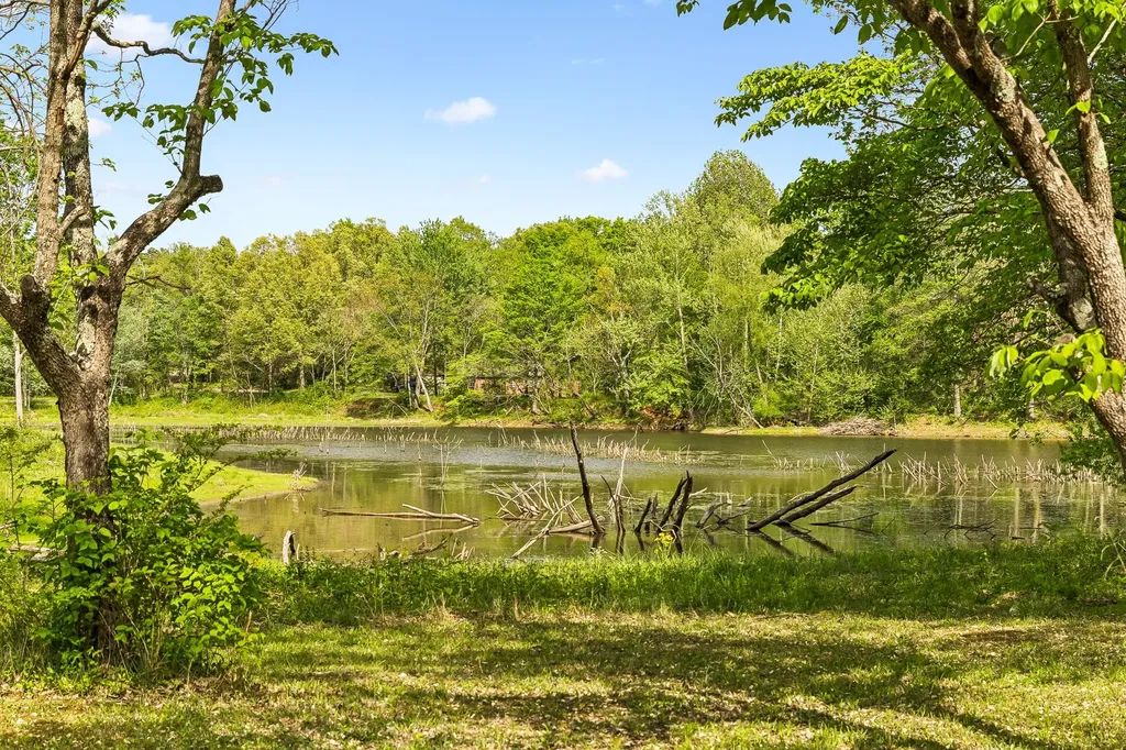 1017 Preston Drive Burns TN 37029
