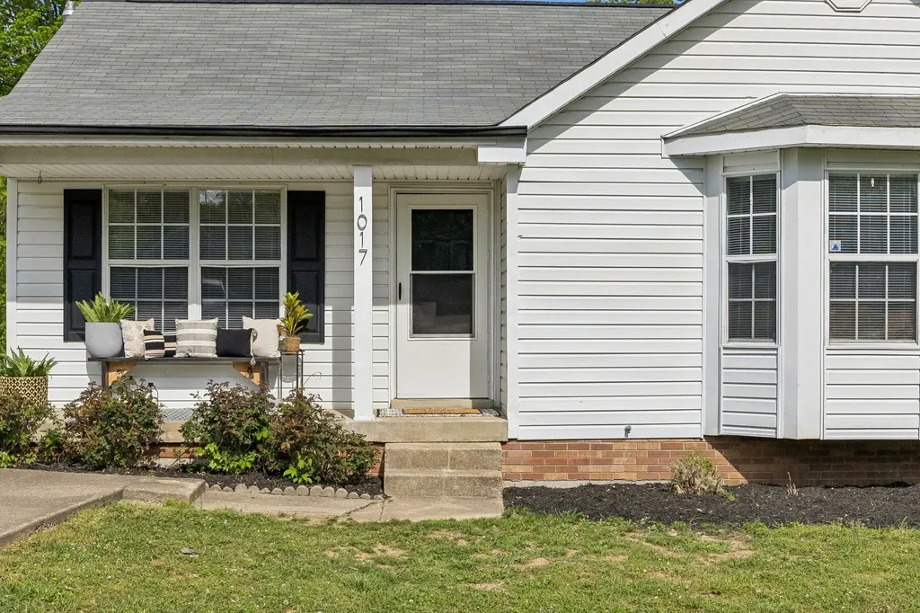 1017 Preston Drive Burns TN 37029