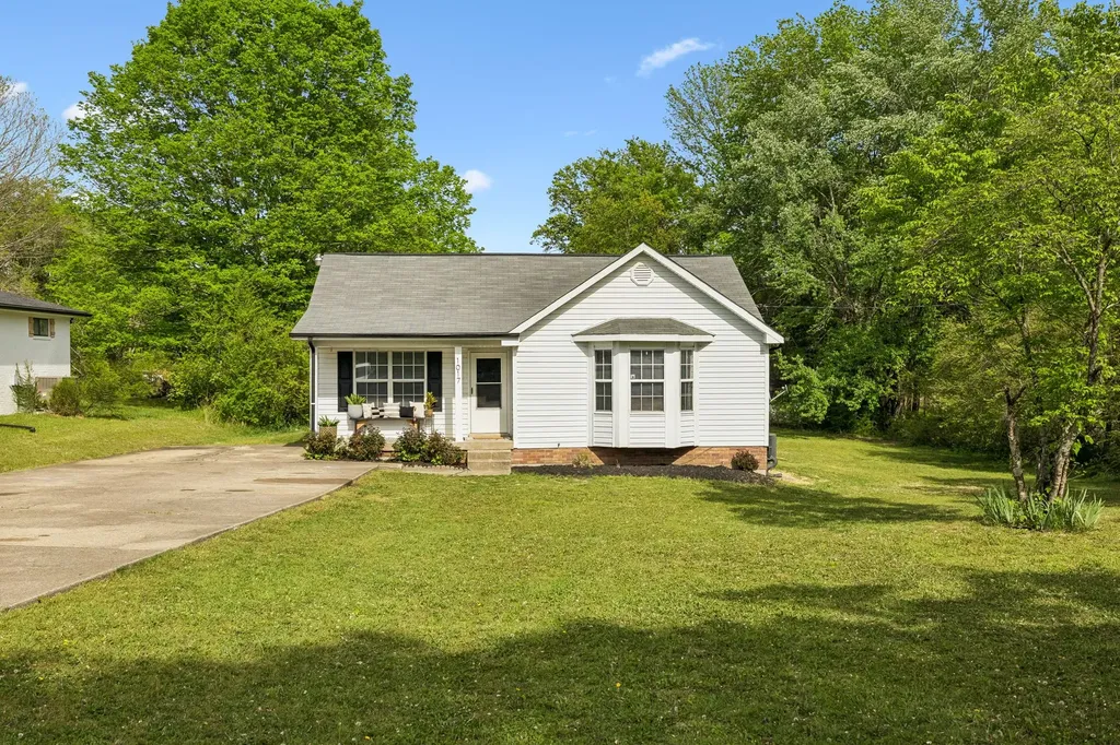 1017 Preston Drive Burns TN 37029