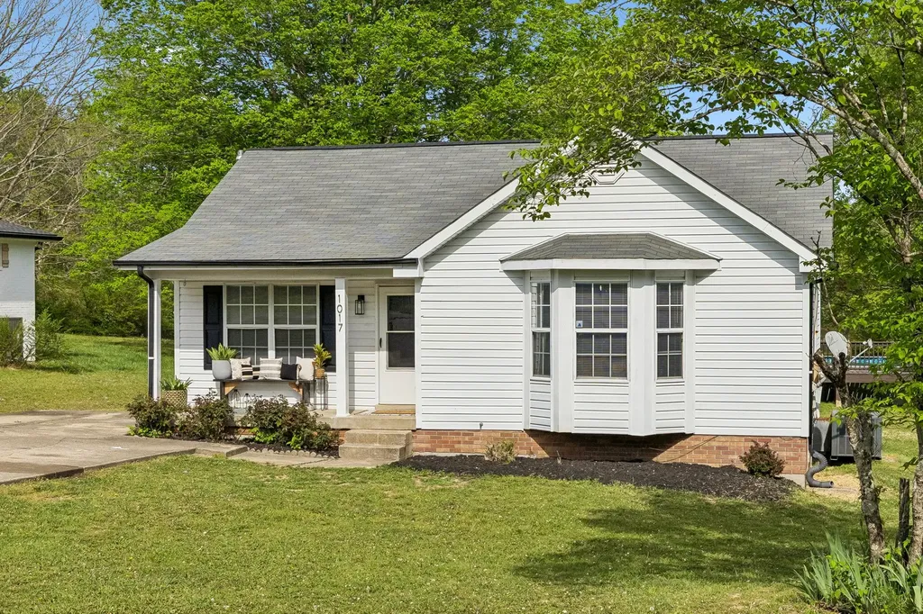 1017 Preston Drive Burns TN 37029