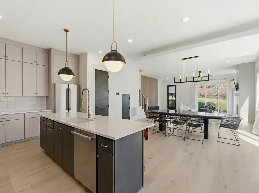 1261 2nd Ave, S Nashville TN 37210
