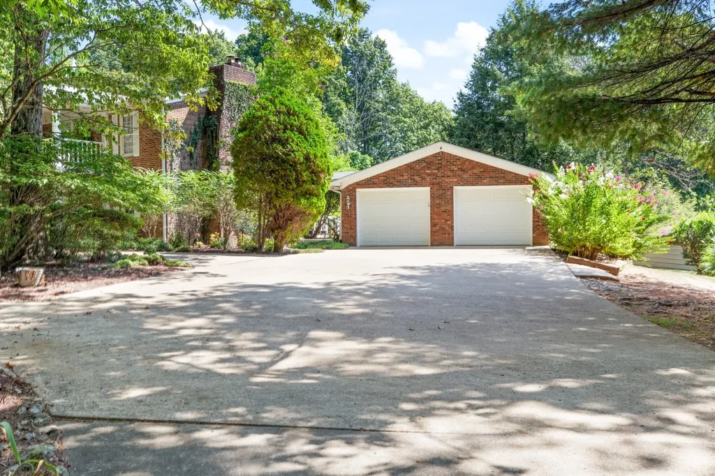 7422 Indian Creek Road Mc Ewen TN 37101