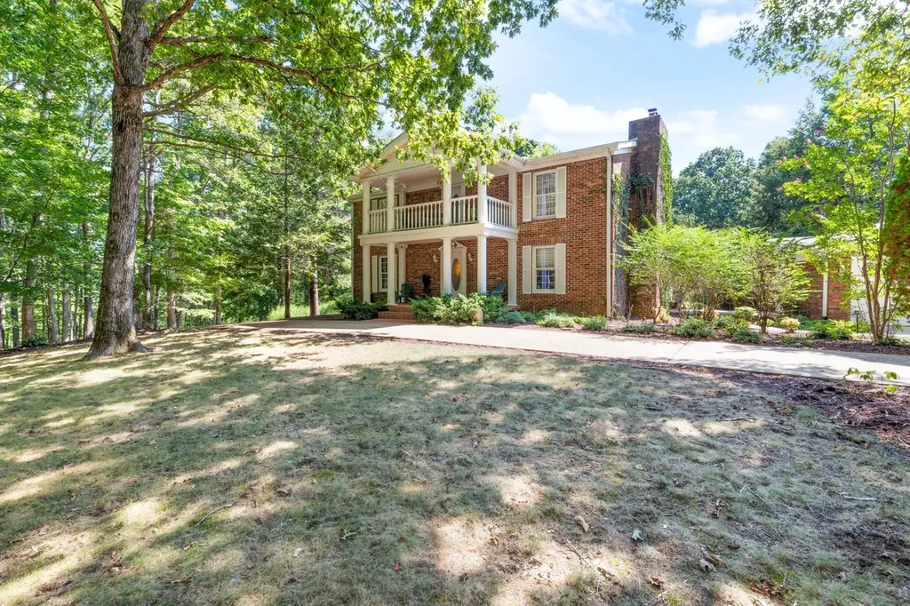 7422 Indian Creek Road Mc Ewen TN 37101