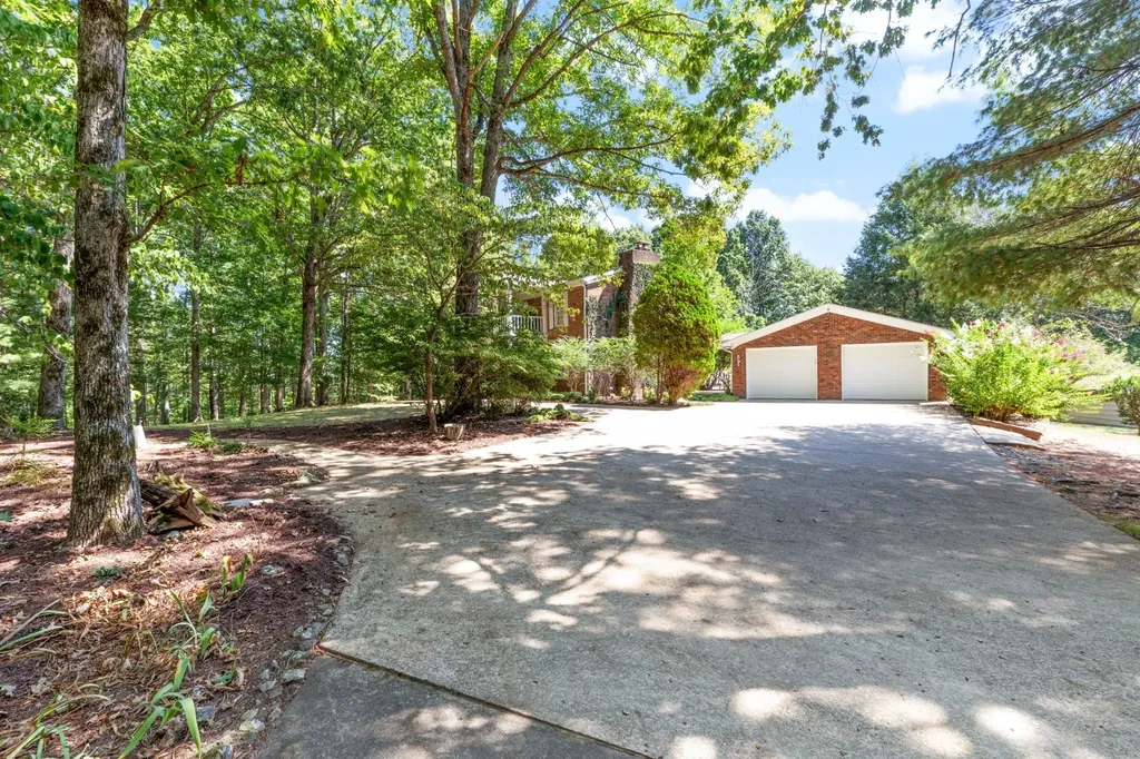 7422 Indian Creek Road Mc Ewen TN 37101