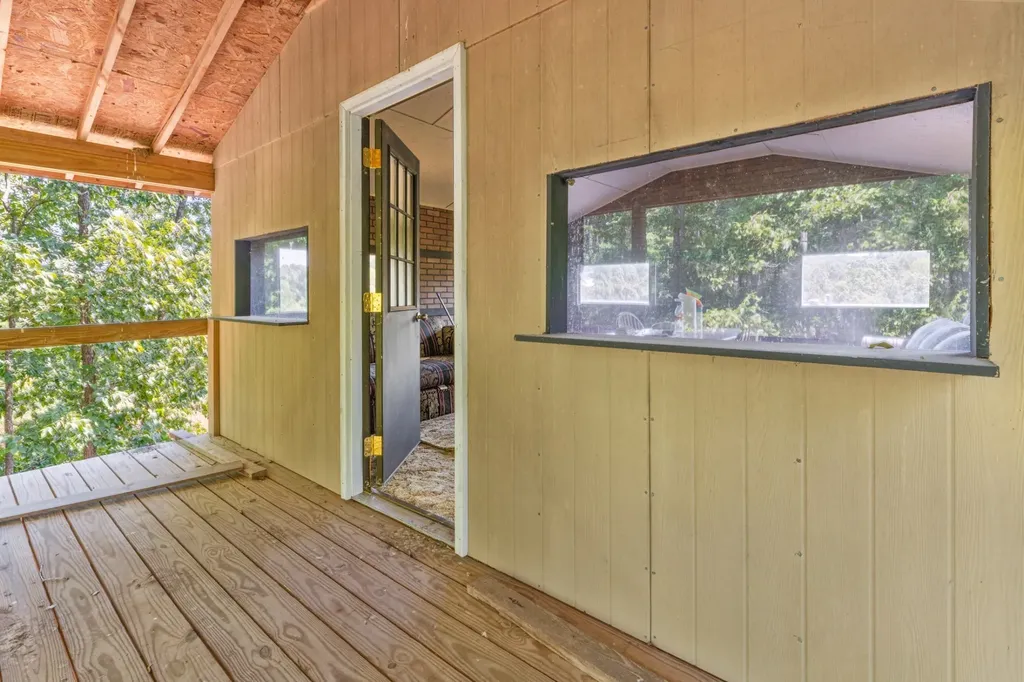 7422 Indian Creek Road Mc Ewen TN 37101