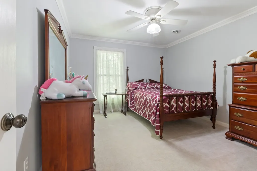 7422 Indian Creek Road Mc Ewen TN 37101