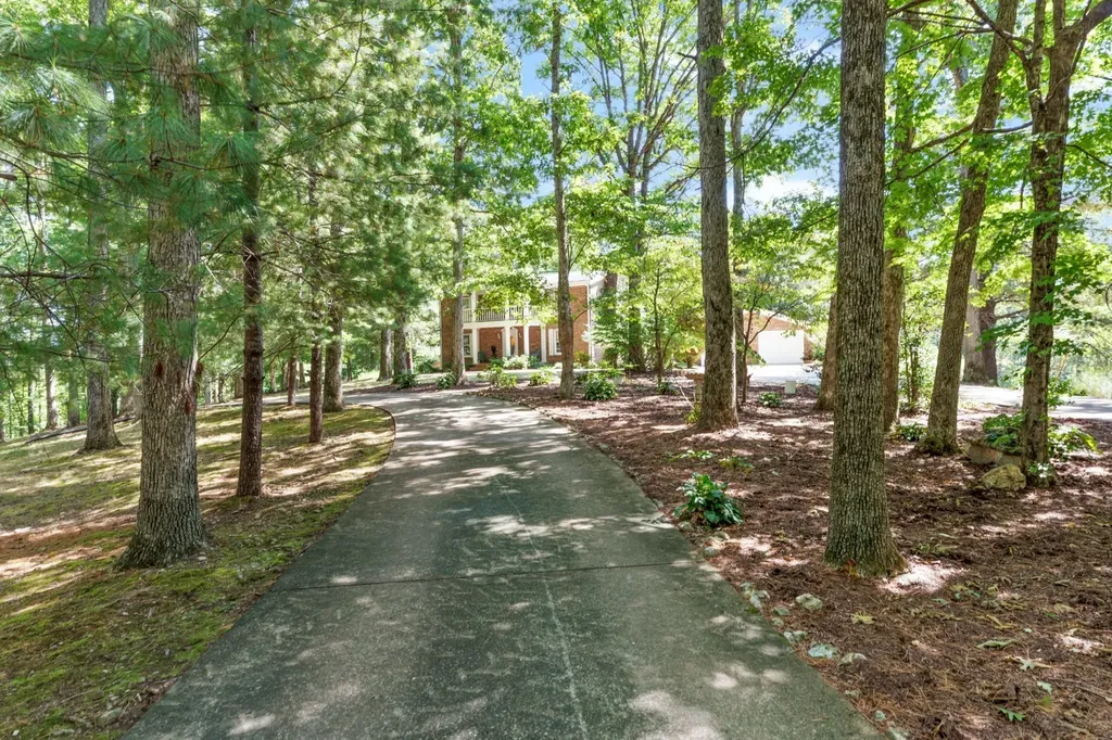 7422 Indian Creek Road Mc Ewen TN 37101