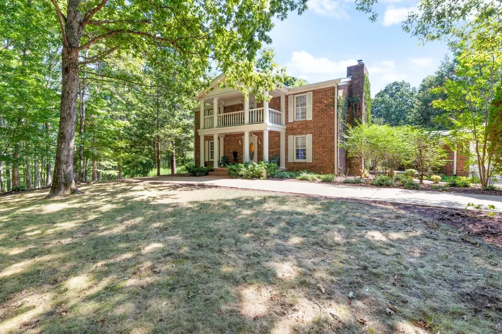 7422 Indian Creek Road Mc Ewen TN 37101