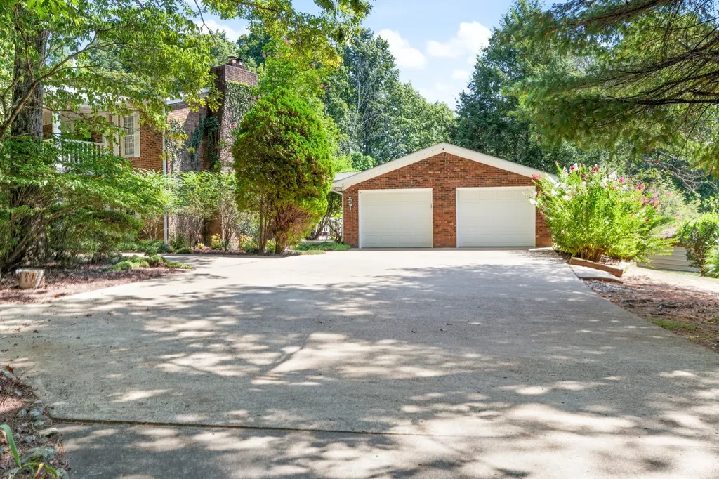 7422 Indian Creek Road Mc Ewen TN 37101