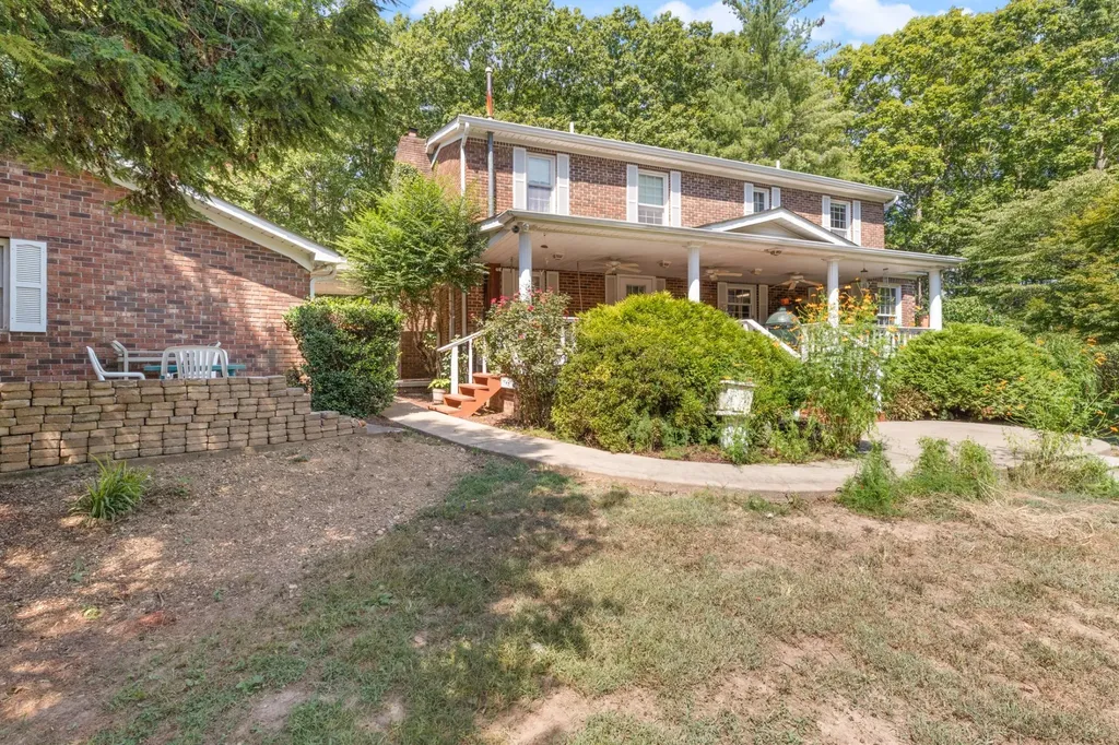 7422 Indian Creek Road Mc Ewen TN 37101