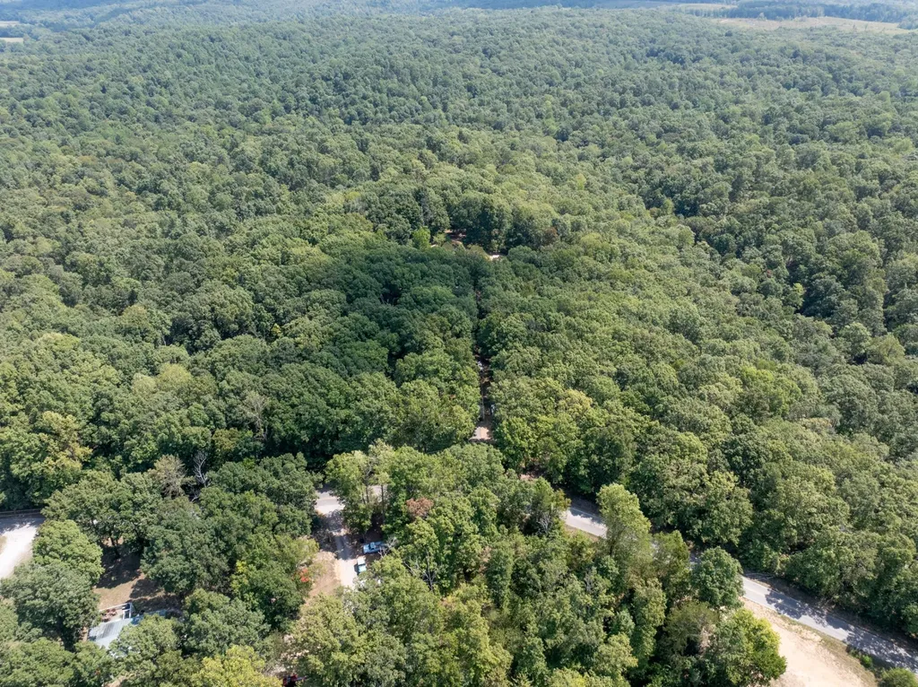 7422 Indian Creek Road Mc Ewen TN 37101
