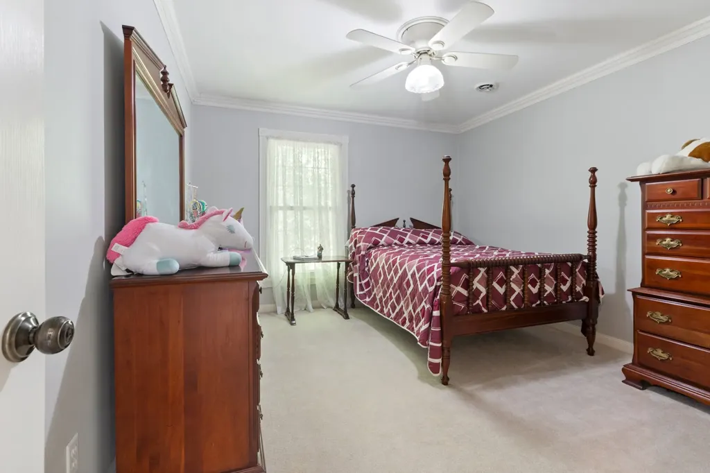 7422 Indian Creek Road Mc Ewen TN 37101