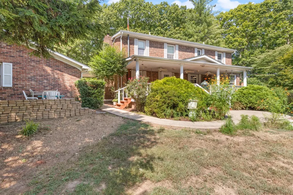 7422 Indian Creek Road Mc Ewen TN 37101