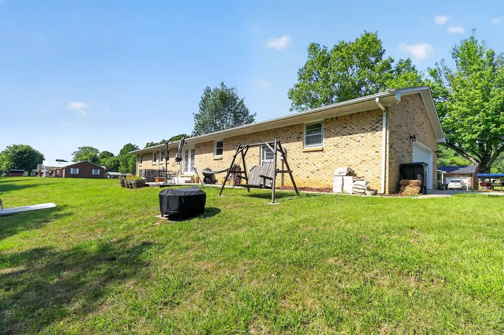 906 Riverside Circle Celina TN 38551